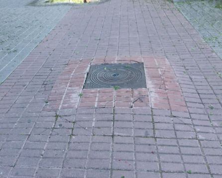 Estado de una de las alcantarillas de la zona.