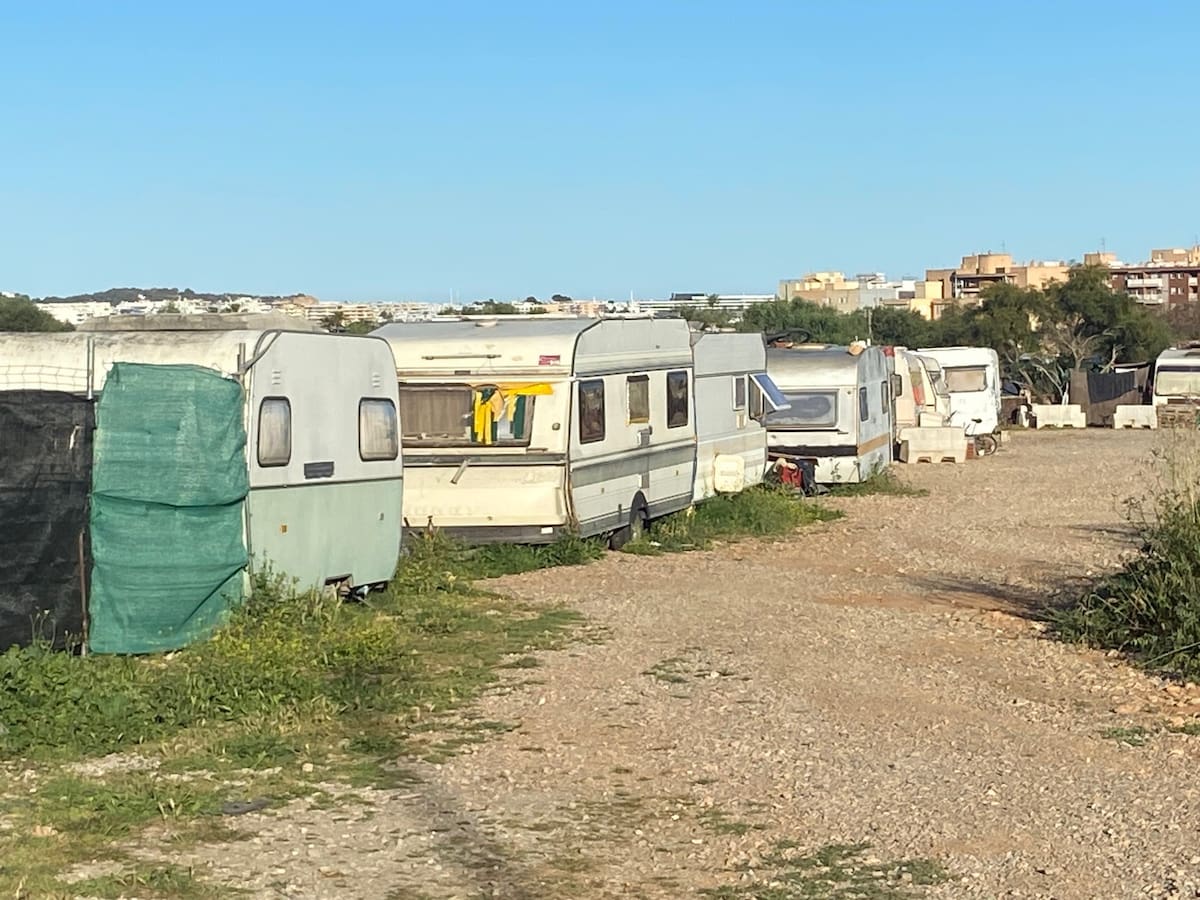 Lucía, residente en el asentamiento de sa Joveria: "Vivo mejor en mi caravana equipada que en una habitación compartida por mil euros"