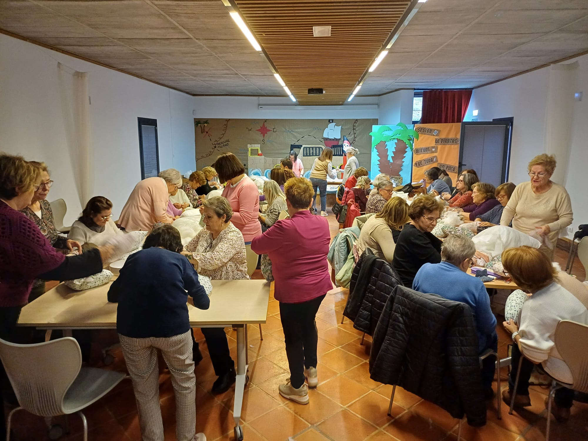 Uno de los talleres que se han realizado en la biblioteca pública Niveiro-Alfar el Carmen, en Talavera de la Reina/Sonia Ballesteros