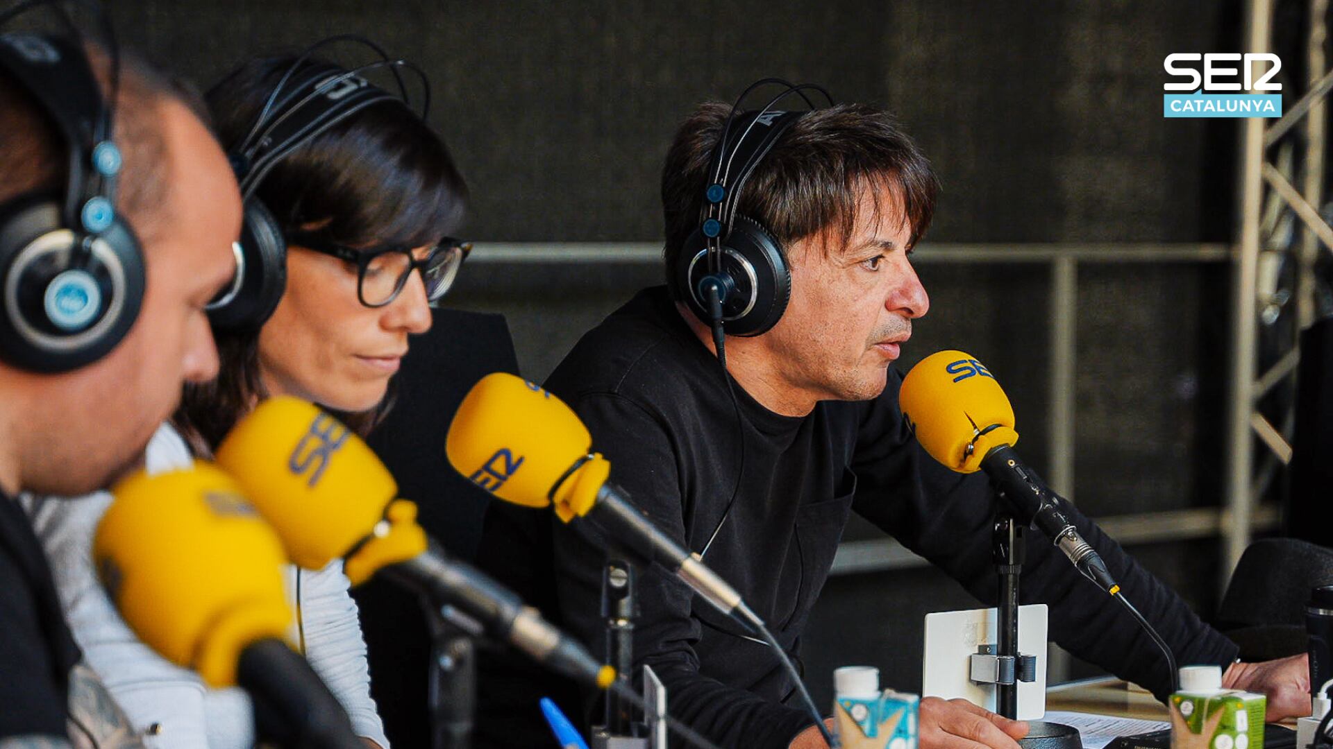 Transmite la SER durant la diada de Sant Jordi 2023 al carrer Casp de Barcelona