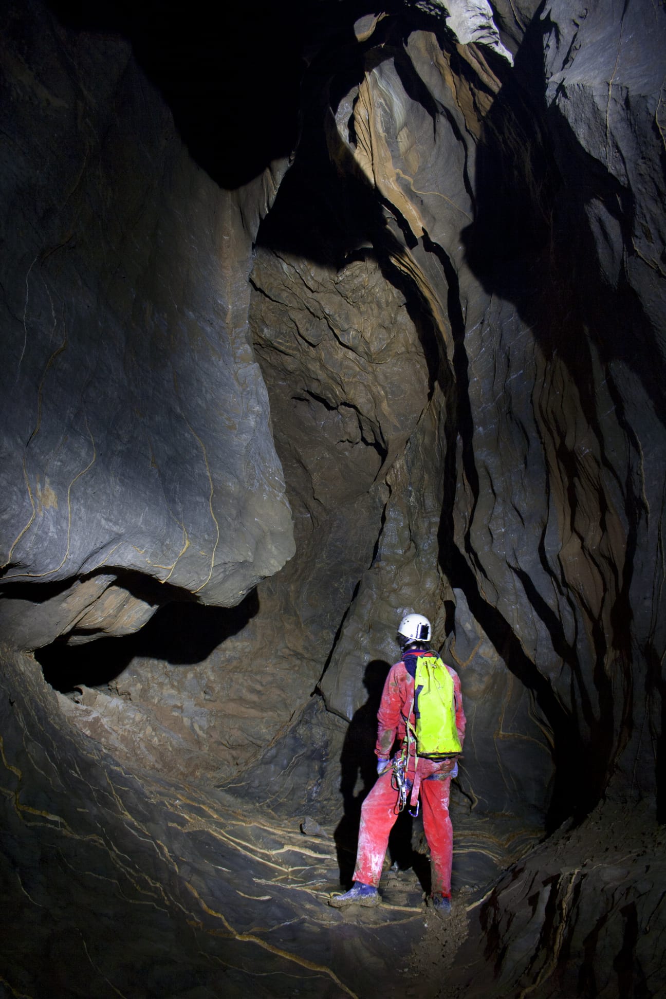 Cueva a la que se accede desde la cantera de Nanclares (Álava) y conecta con el acuífero de Subijana.