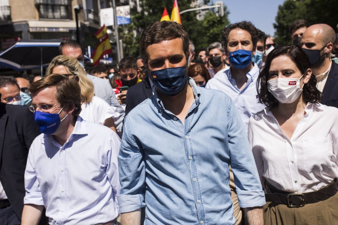 El alcalde de Madrid, José Luis Martínez-Almeida; el presidente del Partido Popular, Pablo Casado y la presidenta de la Comunidad de Madrid en funciones, Isabel Díaz Ayuso.