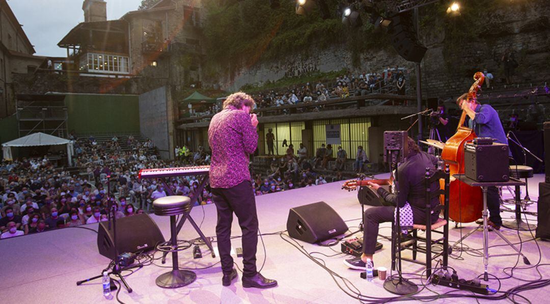 Concierto Jazzaldia en la plaza de la Trinidad en San Sebastián.