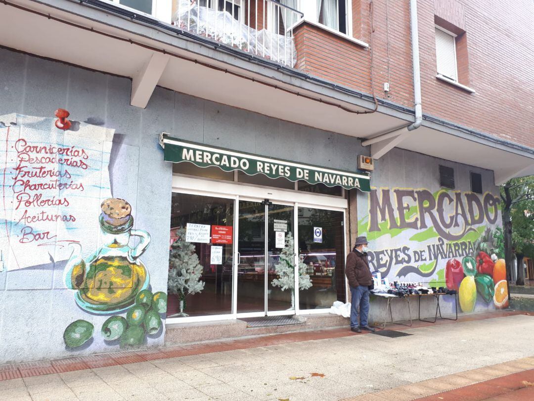 El mercado de Zaramaga tiene sitio para 26 puestos pero solo 5 están ocupados