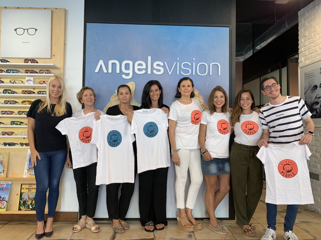 El equipo de Angels Vision con el de Strong People en Gandia.