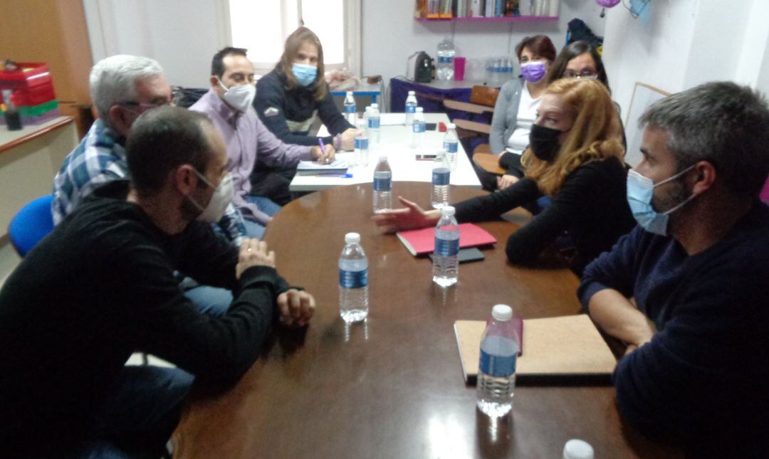 Los dirigentes de Podemos se reunieron con representantes de la plataforma del Directo