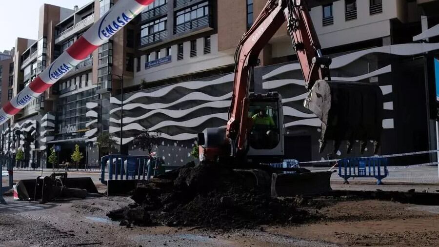 Trabajos de Emasa en la avenida de la Aurora