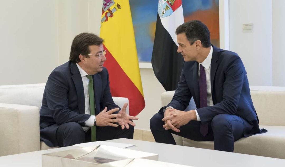 Reunión entre el presidente del Gobierno, Pedro Sánchez y el presidente de la Junta de Extremadura Guillermo Fernández Vara