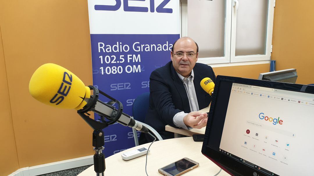 El presidente del PP de Granada, Sebastián Pérez, en Radio Granada