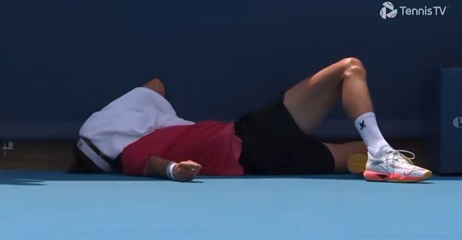 Rinderknech tumbado durante el partido