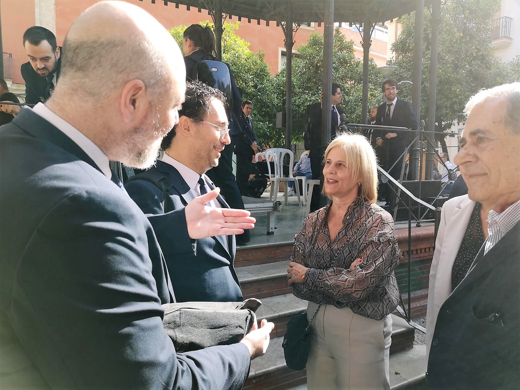 García-Pelayo durante el encuentro con los representantes de la Banda Municipale