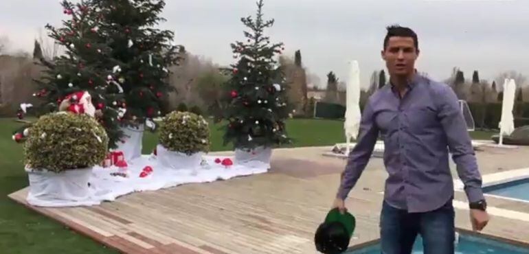 Cristiano Ronaldo ha enseñado su casa en un vídeo publicado en Twitter.