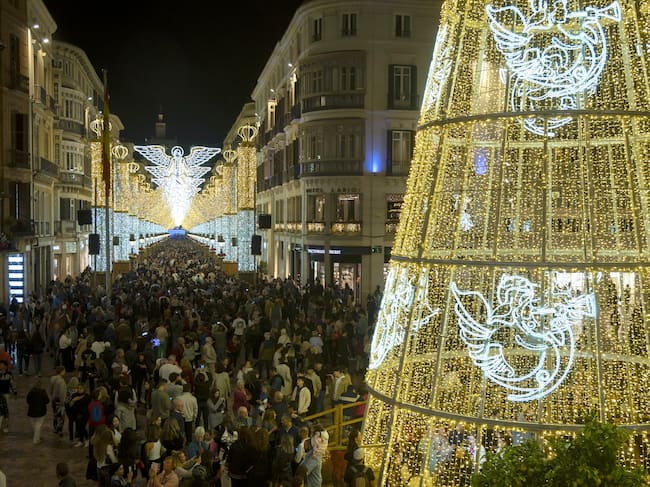 GRAF6213. MÁLAGA, 29/11/2024.- La calle Larios en la inauguración del alumbrado de Navidad de Málaga. EFE/Álvaro Cabrera