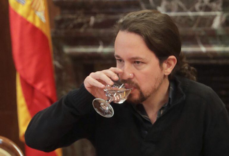 El secretario general de Podemos, Pablo Iglesias, durante la reunión que ha mantenido con una representación de la Coordinadora Estatal de Plataformas en Defensa de la Ley de Dependencia