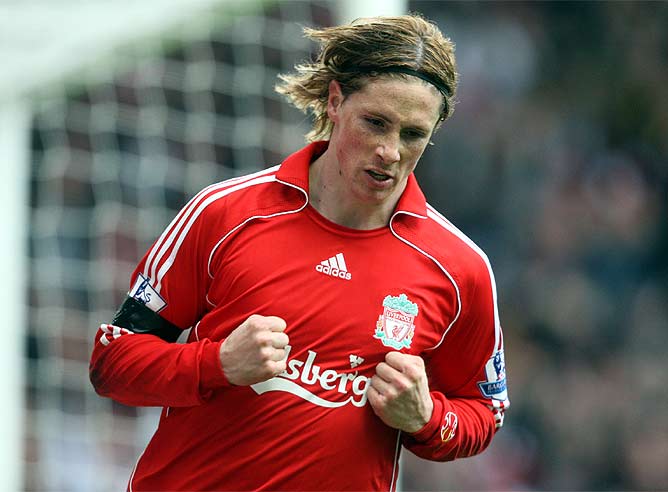 Fernando Torres celebra un gol con la camiseta del Liverpool
