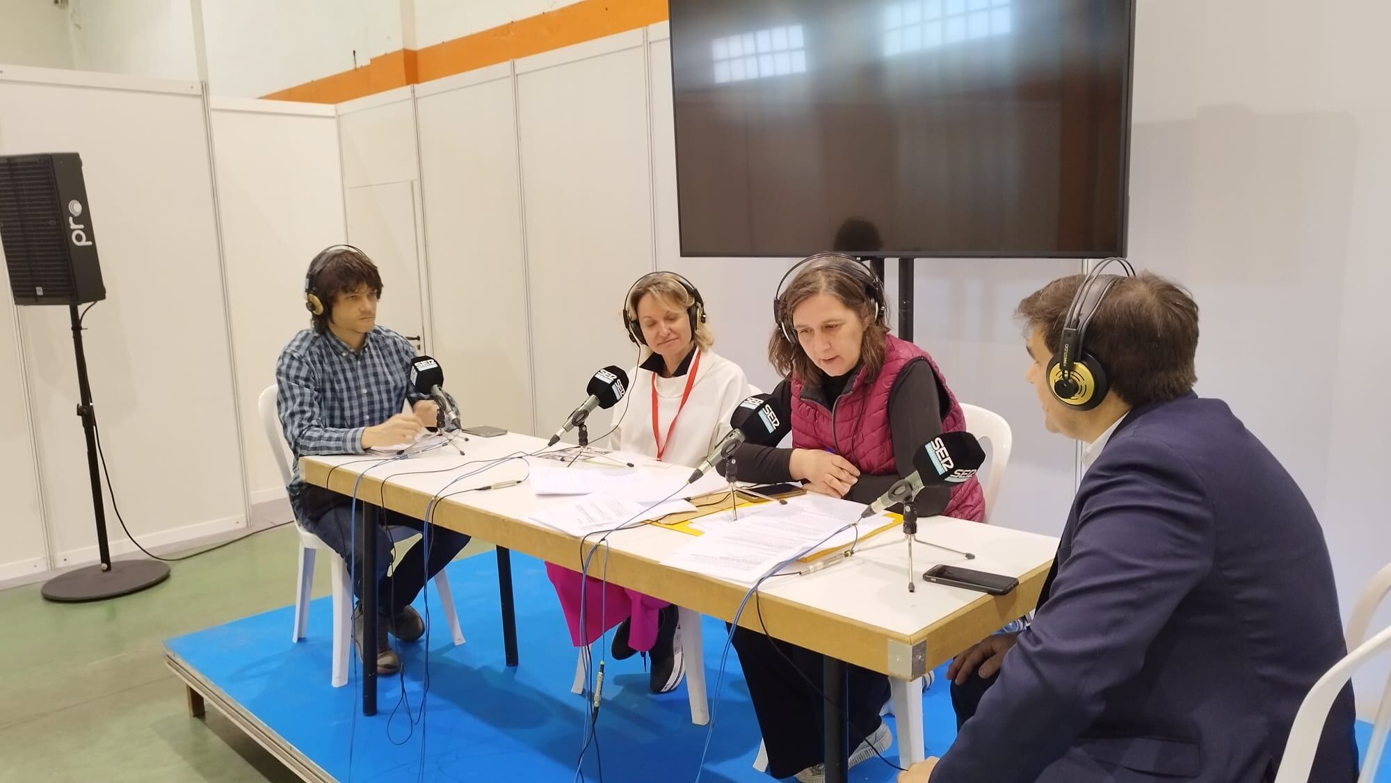 Xtrategics, que vetlla per la ciberseguretat, i Agrupem, que engloba empreses del Pla d&#039;Urgell, també han passat per l&#039;Aquí Lleida. També hi ha tingut veu Oriol Bosch, periodista, que ha parlat del seu llibre &quot;Les veus d&#039;una fira&quot;, sobre Sant Josep.