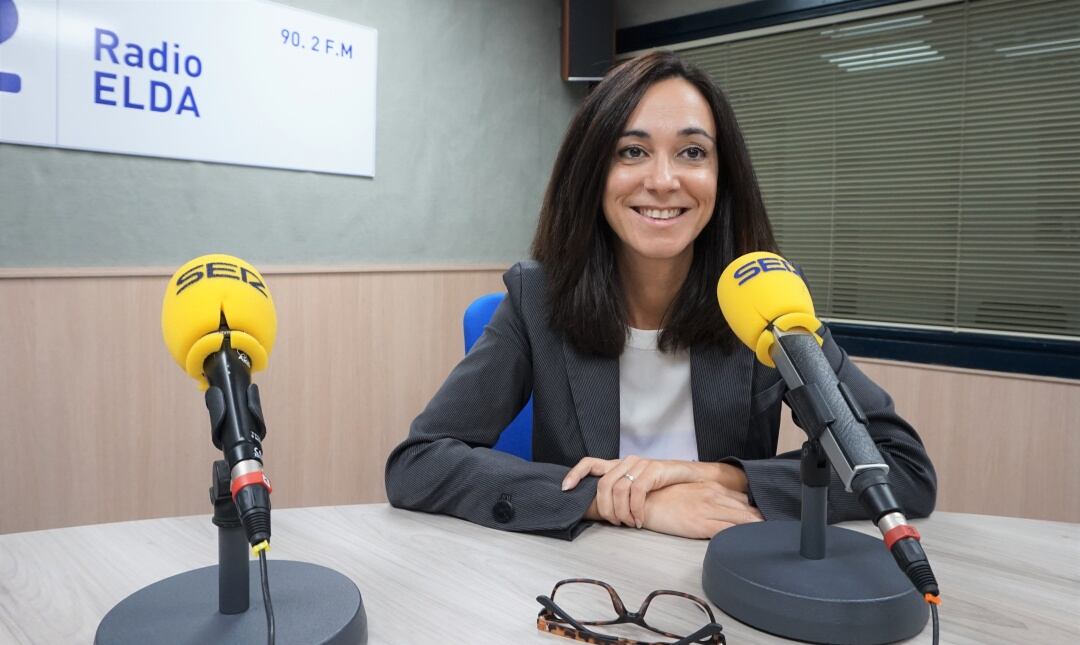 La abogada Celia Carbonell en Radio Elda 