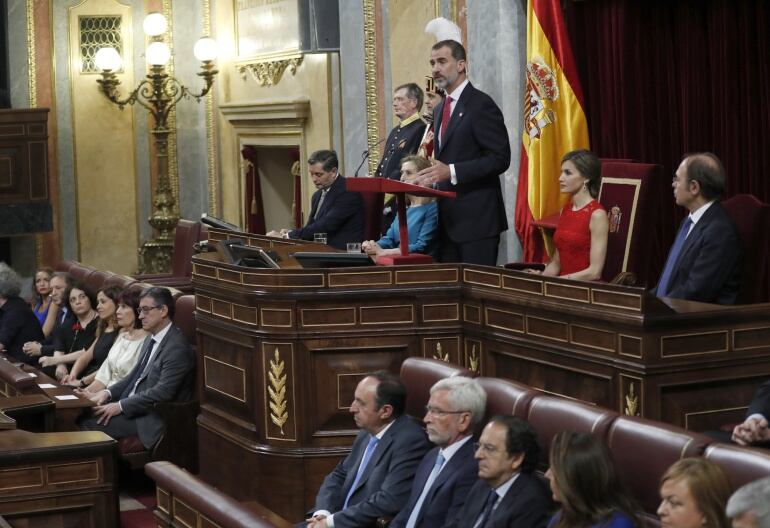 El rey Felipe VI, durante su discurso en el Congreso con motivo del 40 aniversario de las elecciones de 1977. 