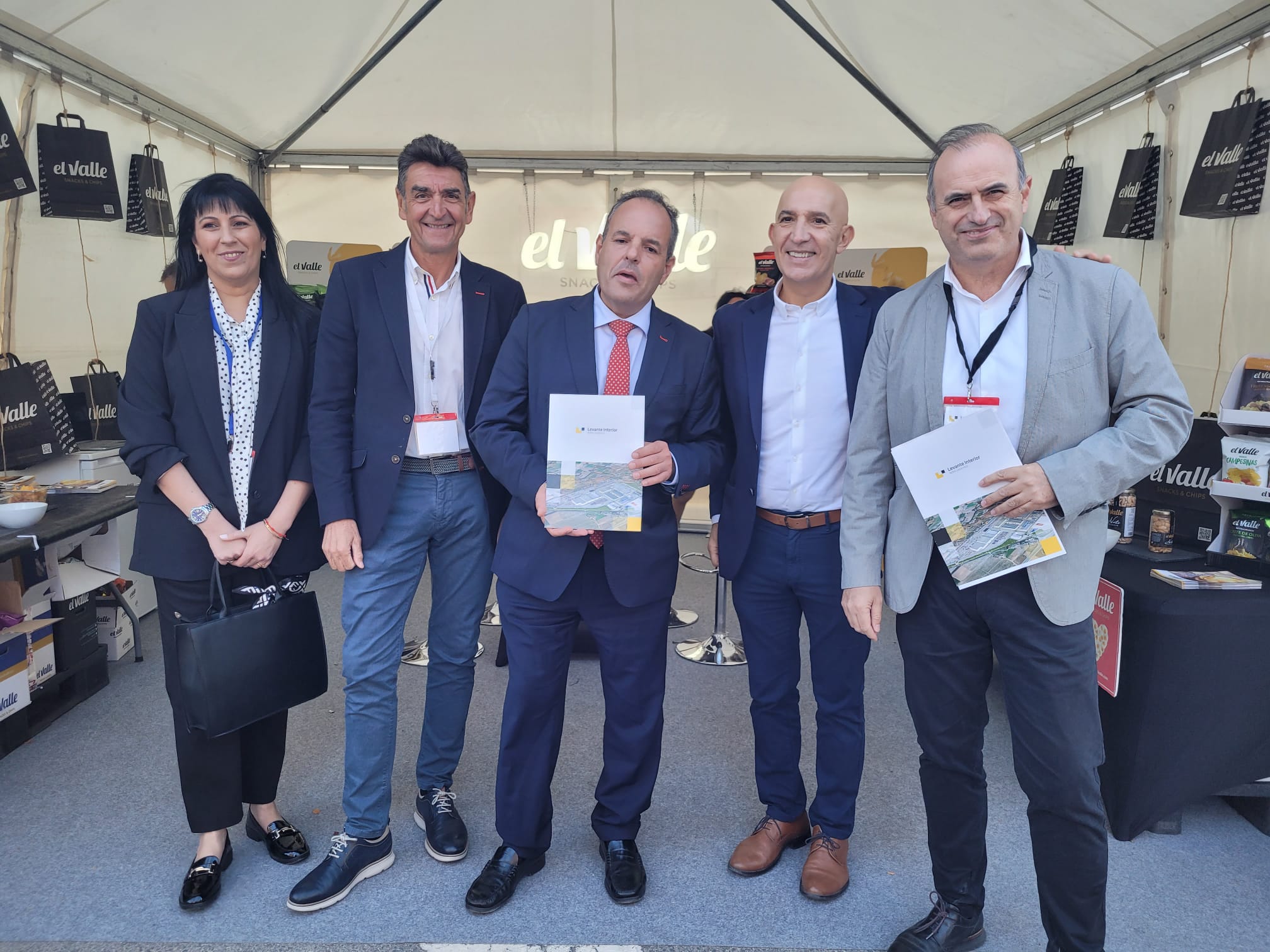 El presidente de la Cámara de Comercio, Carlos Bañó, junto a los integrantes de la Plataforma Nodo Levante Interio