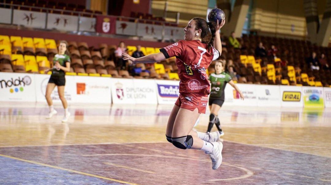 Estrada seguirá marcando goles en el Cleba