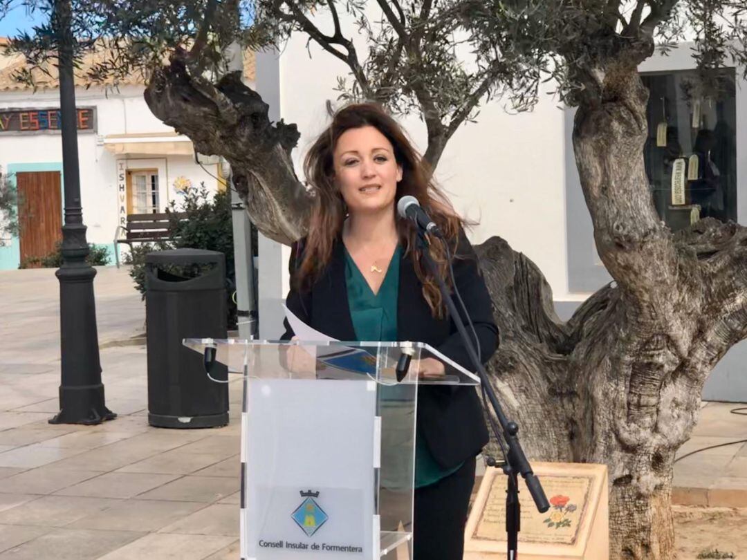 Alejandra Ferrer en su discurso durante el acto institucional