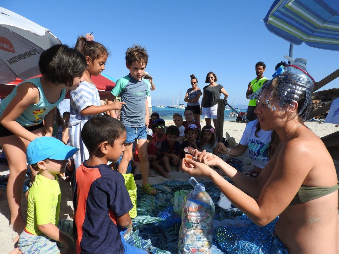 La jornada se ha desarrollado en la Playa de Cala Saona