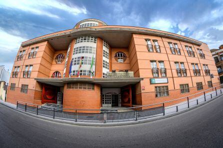 Fachada principal del Conservatorio Profesional de Música &quot;Andrés Segovia&quot;