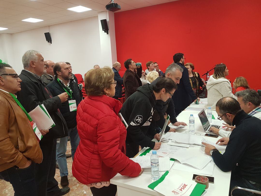 Seguimiento de la noche electoral en el PSOE de Linares. 