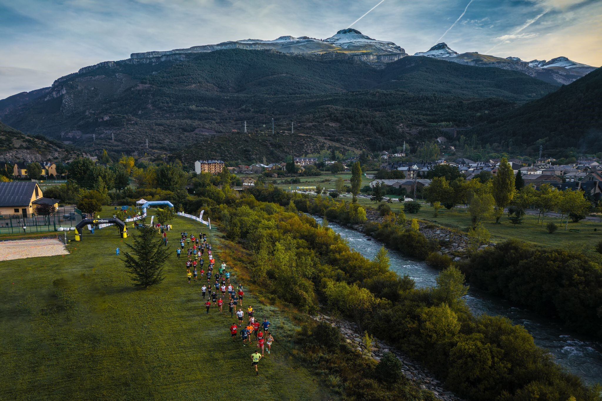Los participantes tomarán la salida este domingo junto al polideportivo de Villanúa