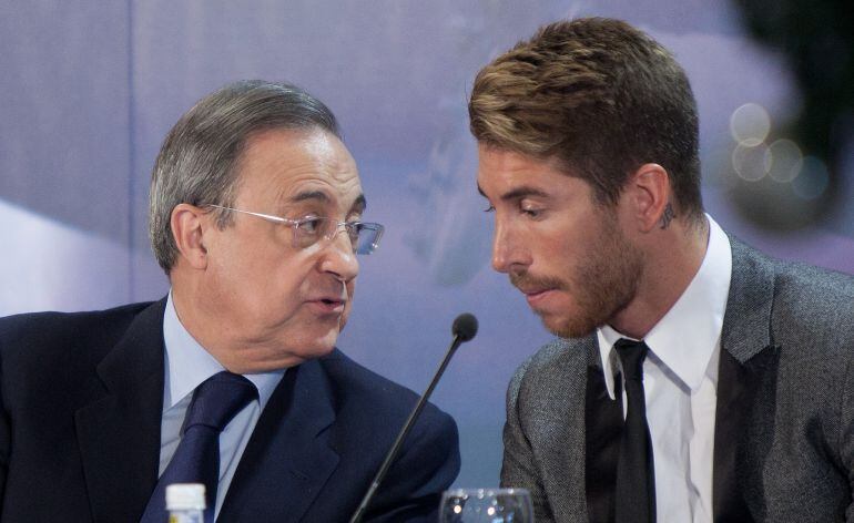 Florentino y Ramos charlan durante un acto publicitario