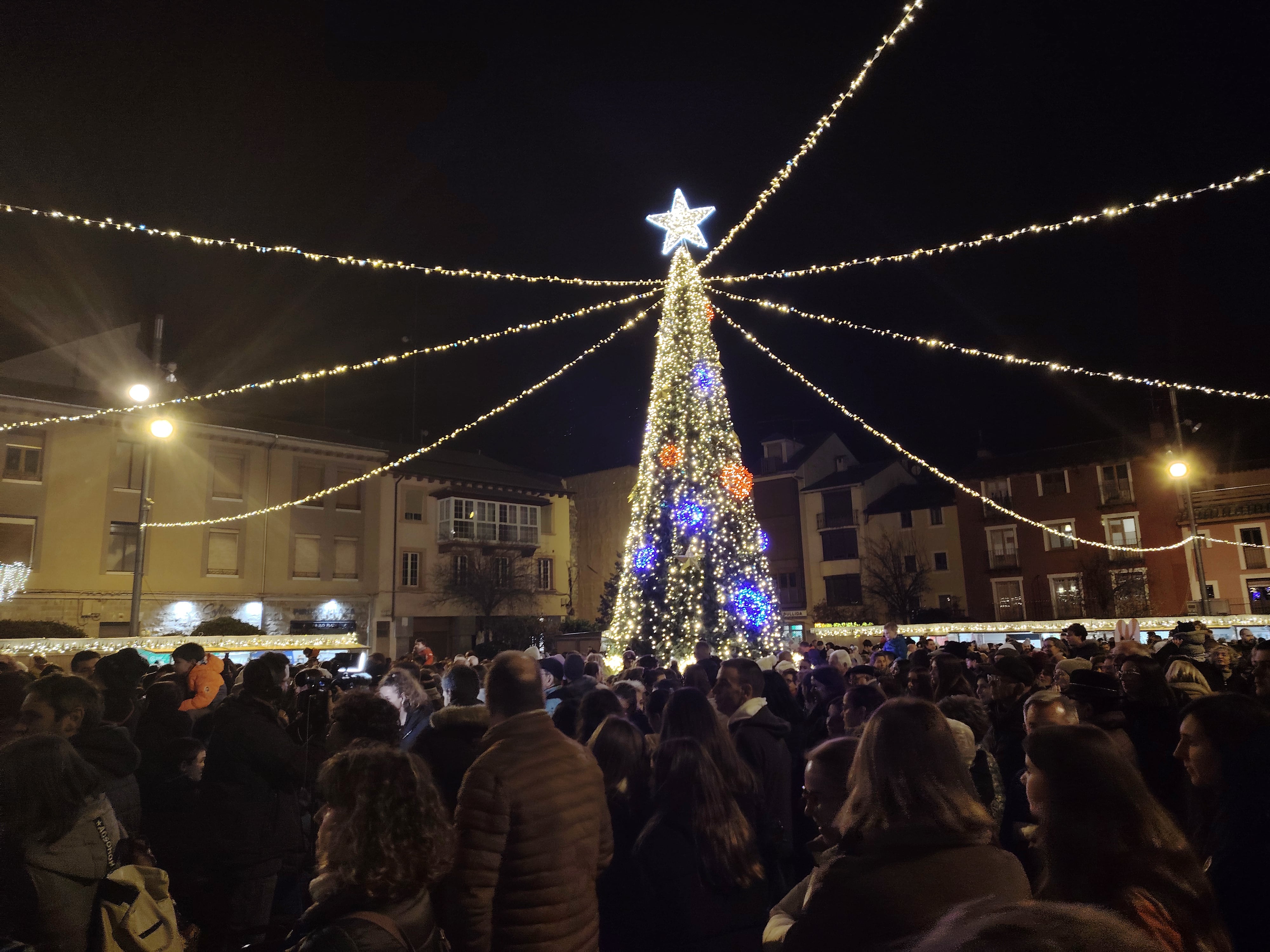 Encendido luces navidad en la plaza Biscós
