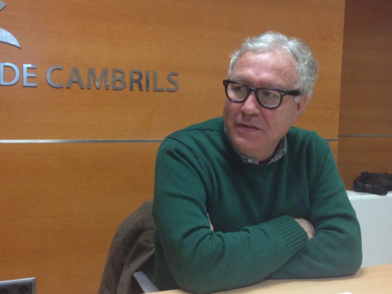 Robert Benaiges anunciant que deixa el PSC