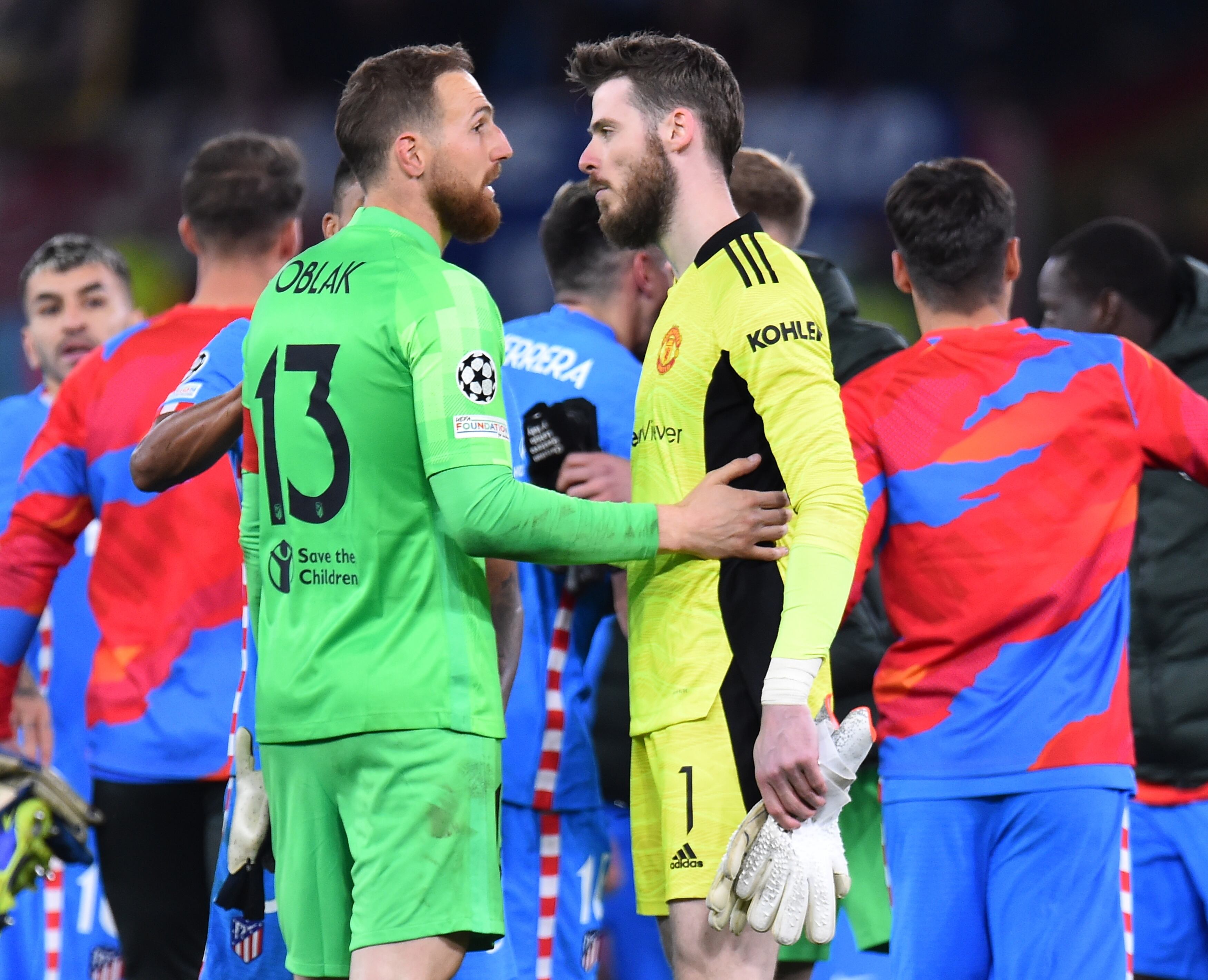 De Gea saluda a Oblak tras el partido