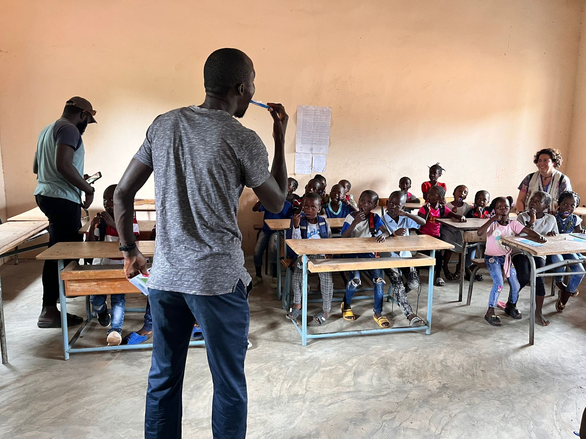 La ONG murciana Cirugía Solidaria junto con odontólogos del Colegio Oficial de Dentistas y de la UMU en Senegal