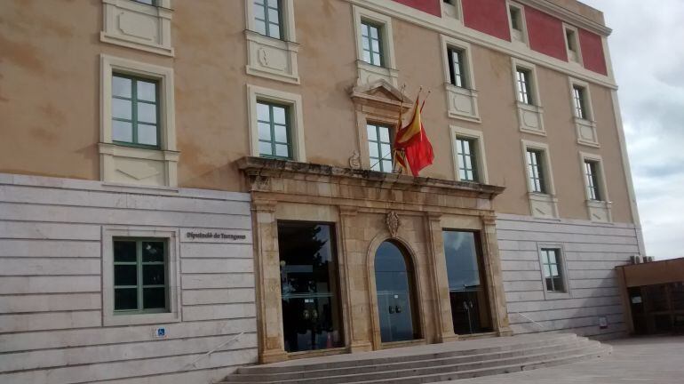 Façana de la Diputació de Tarragona.