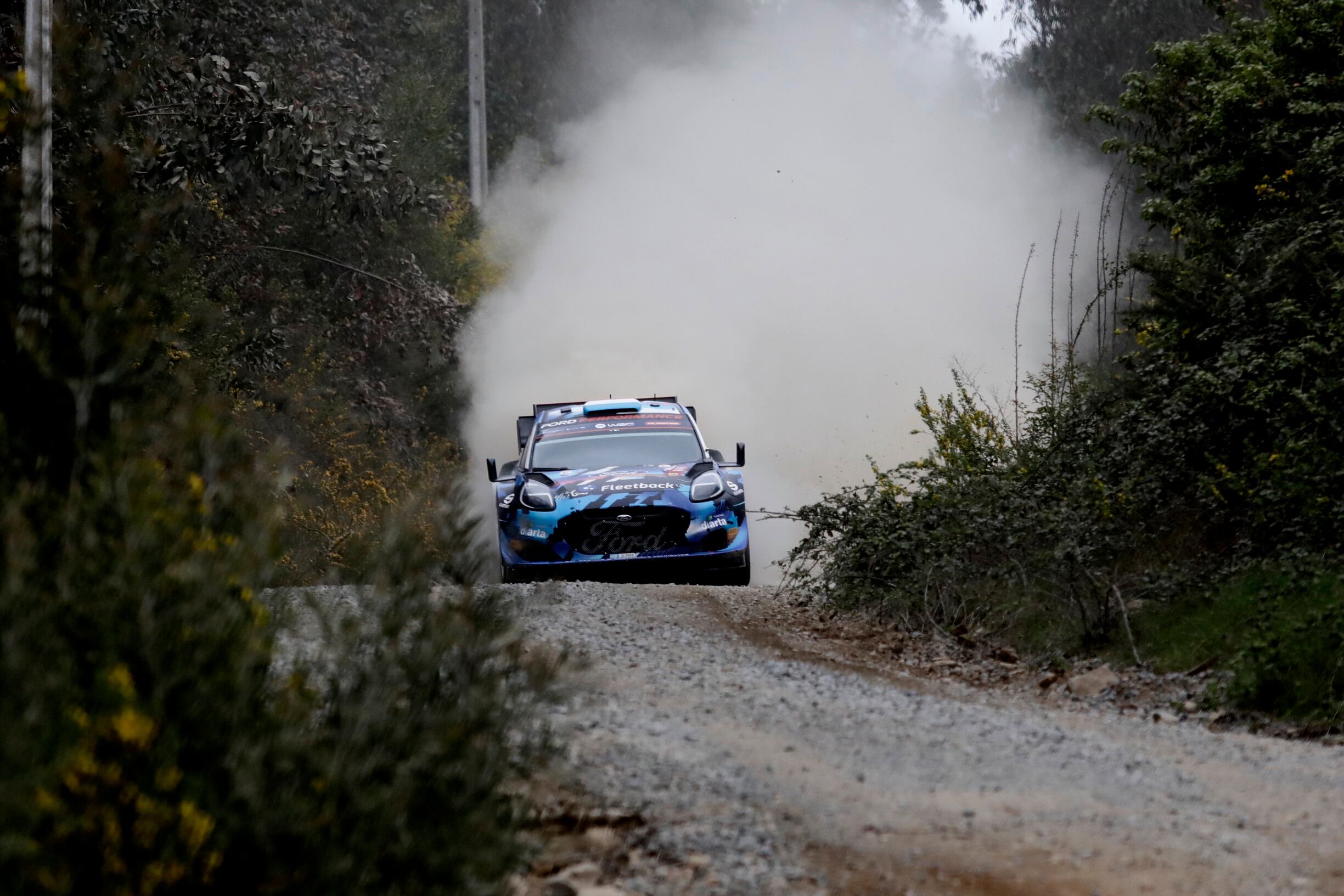 CONCEPCION (CHILE), 01/10/2023.- El luxemburgués Gregoire Munster y su copiloto Louis Louka, del equipo M Sport Ford World rally team, compiten en el Rally Chile Bio Bío, hoy, en Concepción (Chile). El certamen es válido por el Campeonato Mundial de Rally (WRC) 2023. EFE/ Juan González
