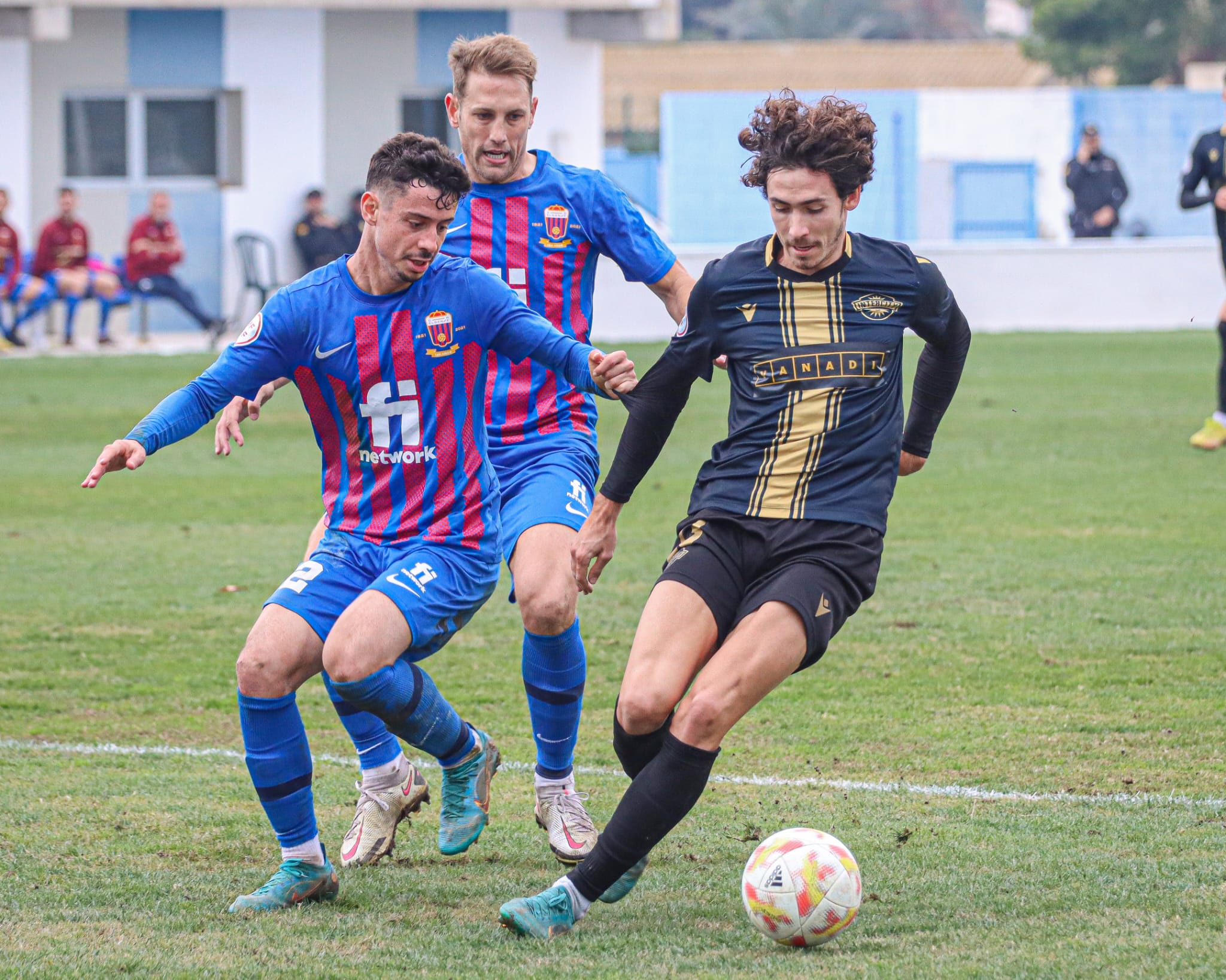 Aarón Piñán, jugador del Intercity, frente al Eldense