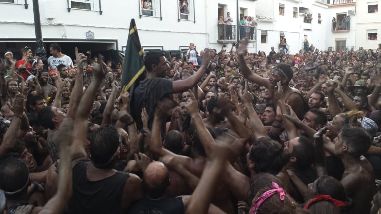 Final de la carrera del Cascamorras en Baza (Granada) el 6 de septiembre de 2014