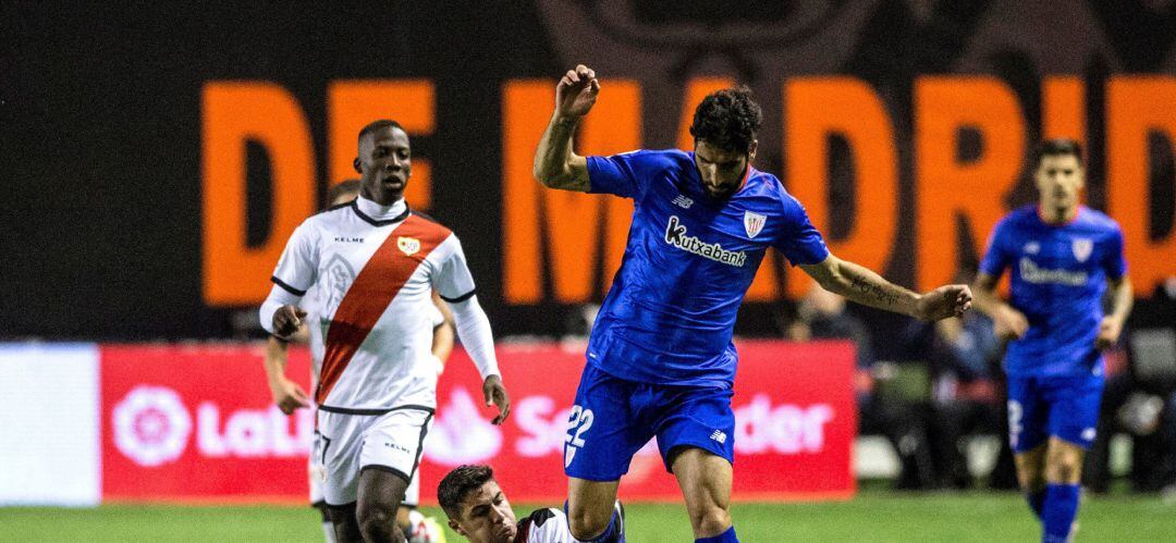 Raúl García, durante el partido ante el Rayo Vallecano