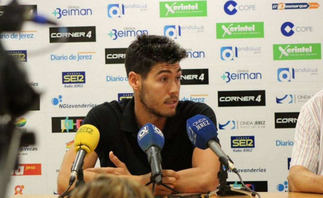 Ivan Ares durante una rueda de prensa en Chapin