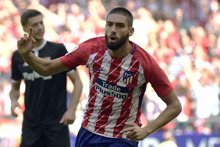 Yannick Carrasco celebra un gol ante el Sevilla 