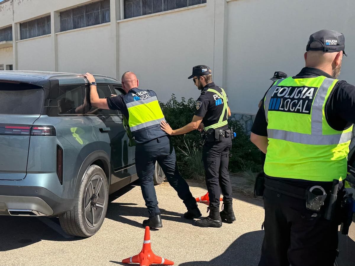 Detenido en Vigo un hombre tras agredir a dos mujeres y atacar a la Policía con cuchillos