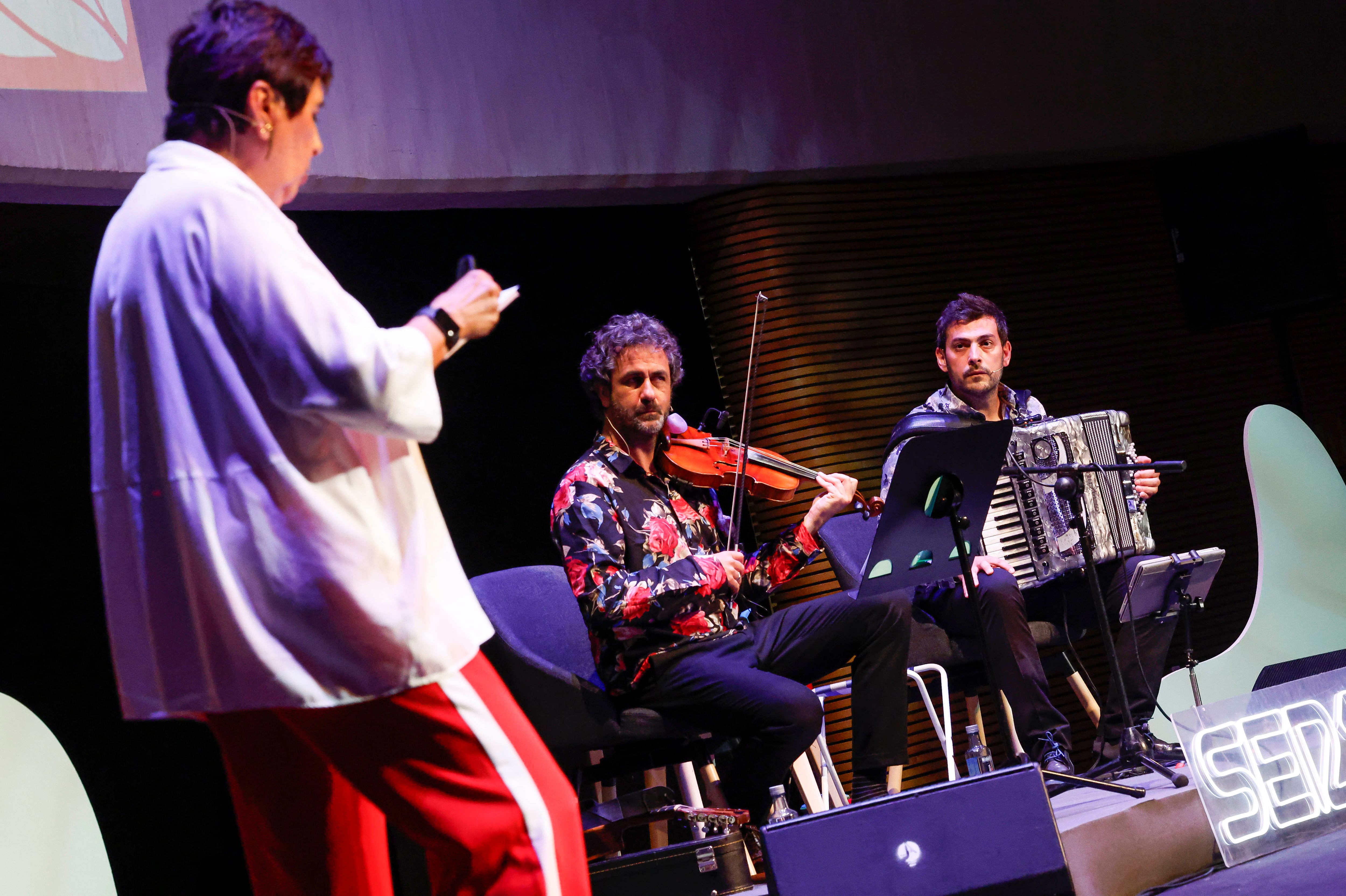 Nieves Concostrina y Fetén Fetén en “100 años contigo”, la gira del centenario de la Cadena SER