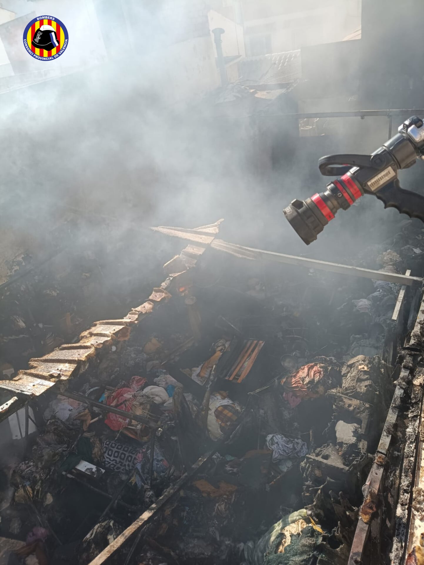 Incendio en una vivienda de Puerto de Sagunto, en Valencia, que ha provocado una víctima mortal.