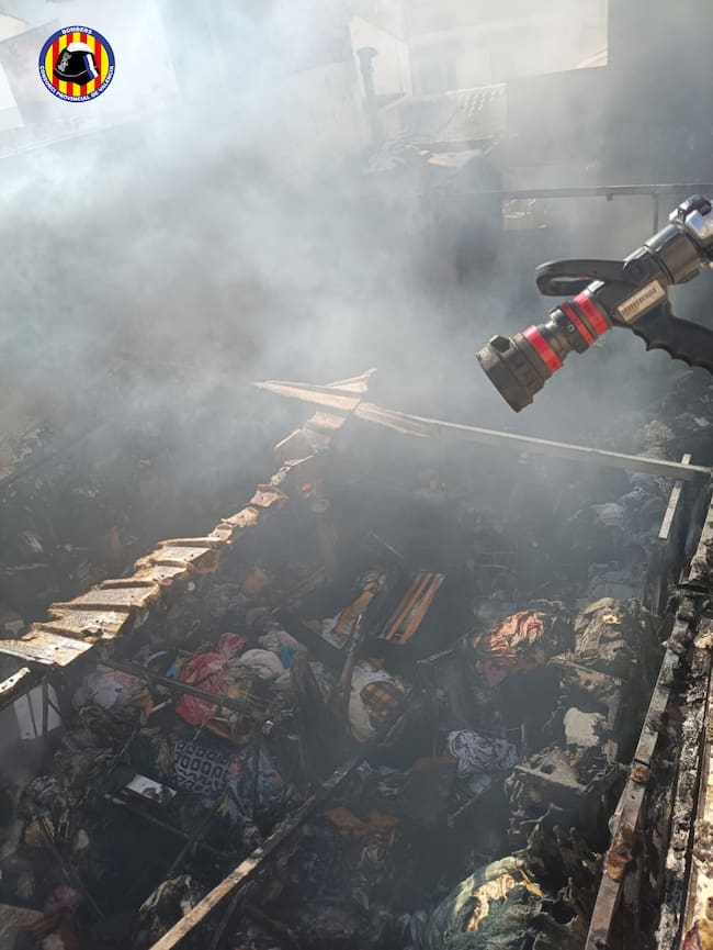 Incendio en una vivienda de Puerto de Sagunto, en Valencia, que ha provocado una víctima mortal.