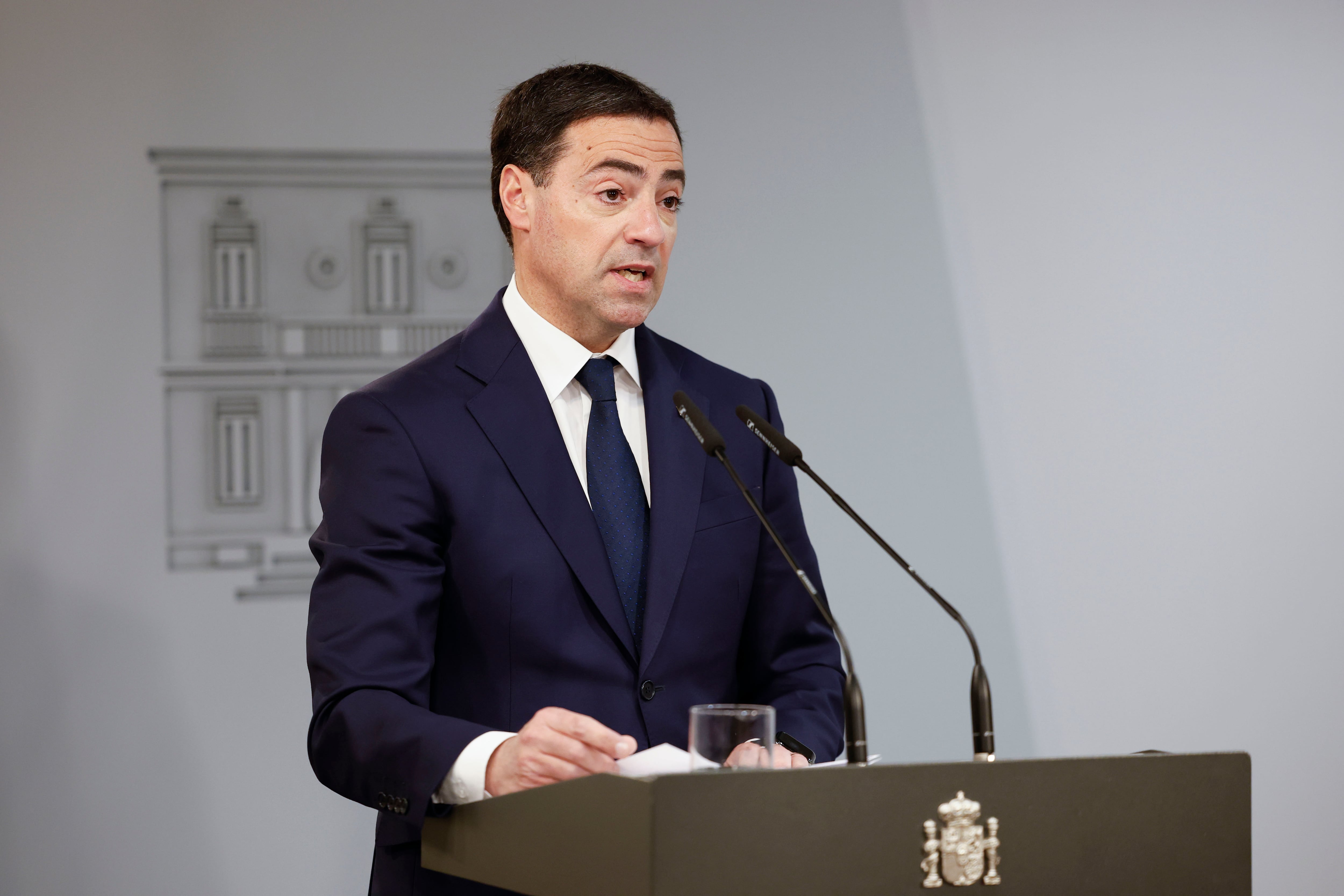 MADRID, 27/03/2026.- El lehendakari, Imanol Pradales, durante la rueda de prensa posterior a la tercera reunión de la Comisión Bilateral de Cooperación Estado-Euskadi, que ha mantenido con el presidente del Gobierno, Pedro Sánchez, este viernes en Moncloa. EFE/ Chema Moya