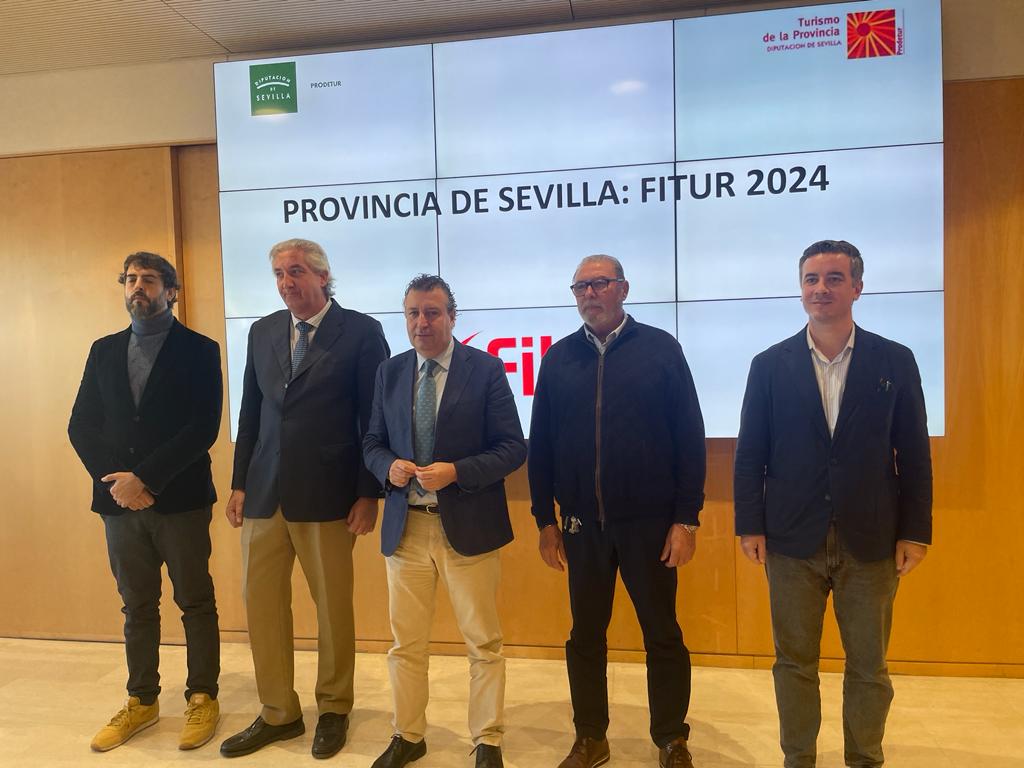 El presidente de la Diputación, Javier Fernández, se ha reunido con los líderes sindicales, Carlos Aristu (CCOO) y Juan Bautista Ginés, y con el secretario general de la CES, David Alba