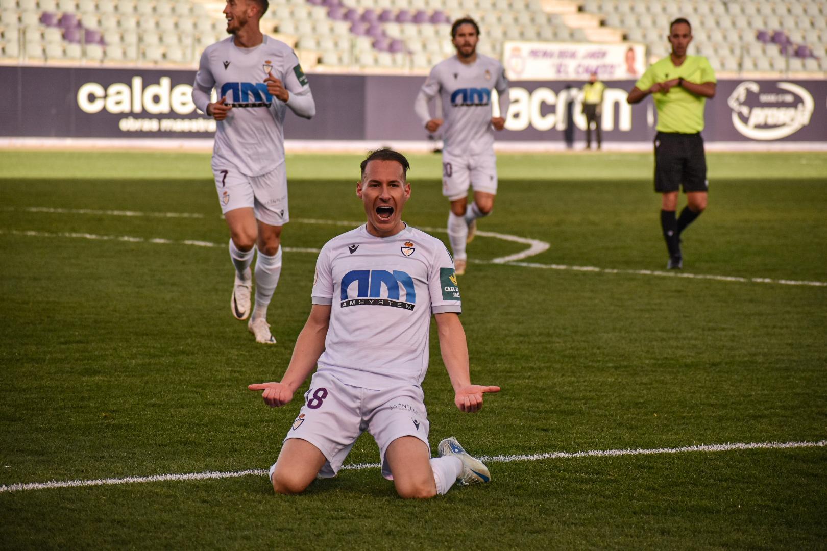 Migue García celebra el tercer gol del Real Jaén este domingo ante el Poli Ejido.