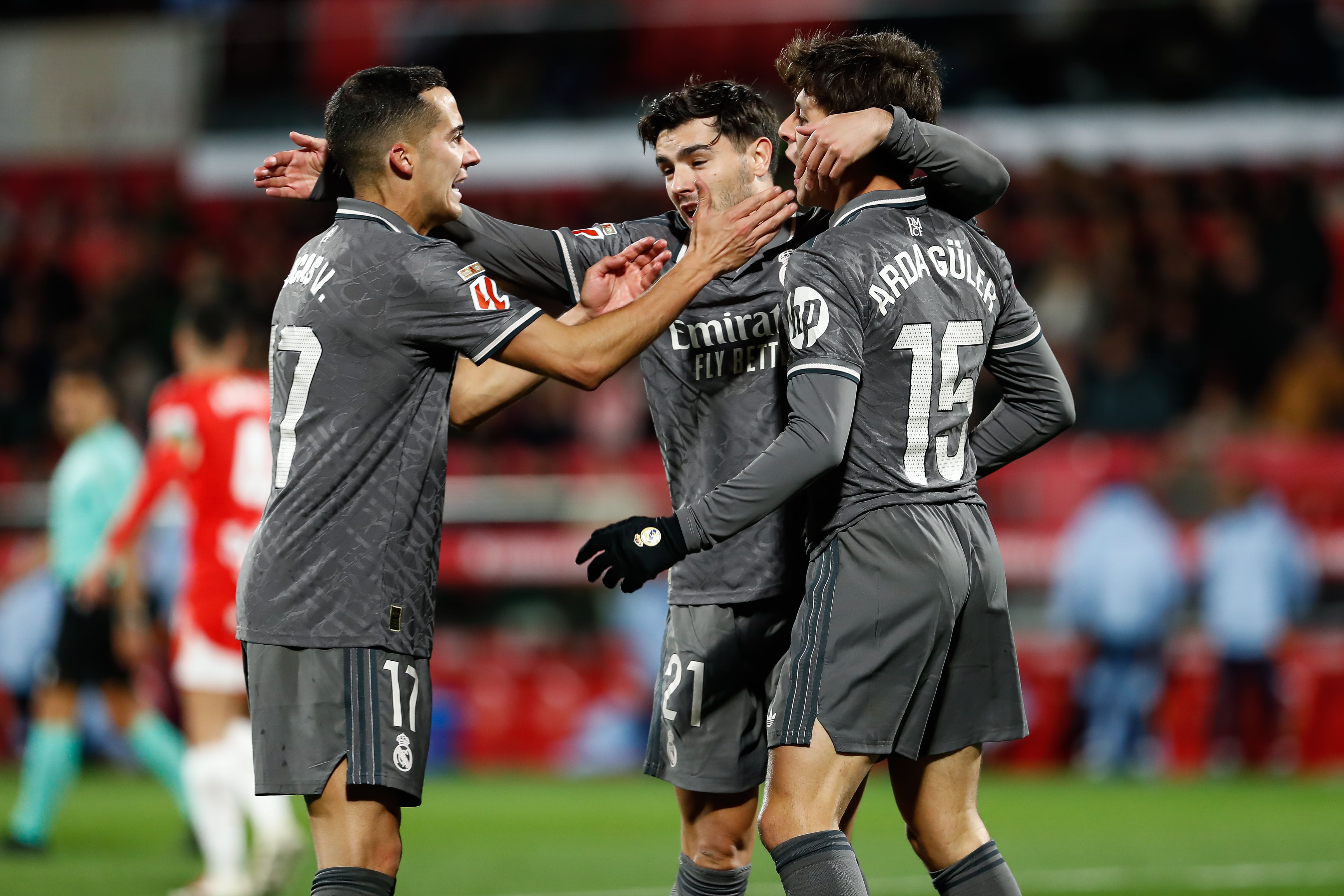 Los jugadores del Real Madrid celebran el segundo gol