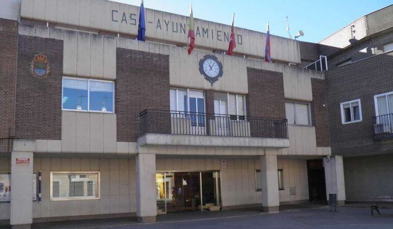 Fachada del Ayuntamiento de Moraleja de Enmedio